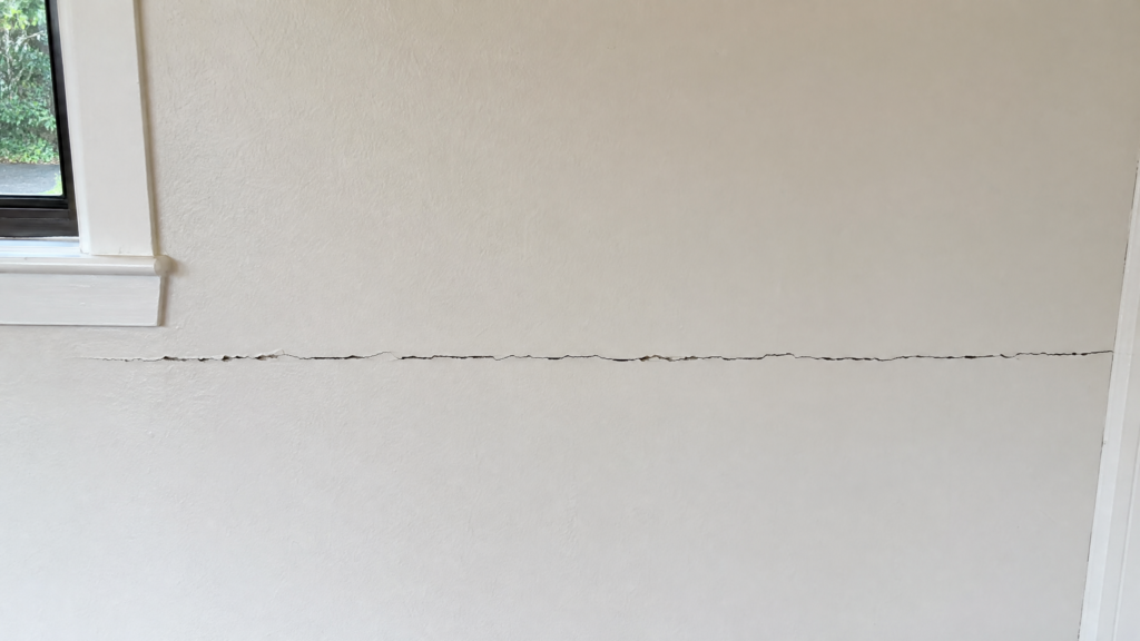 Horizontal Wall Cracks